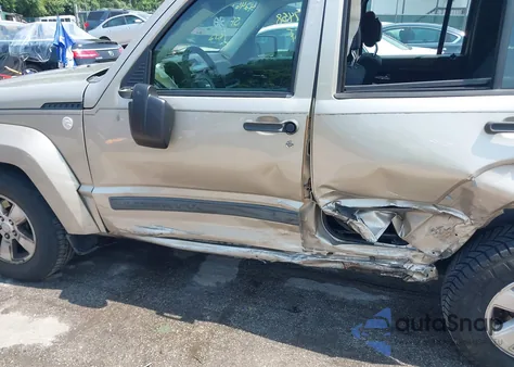 2010 Jeep Liberty Sport z USA, uszkodzony, nr VIN 1J4PN2GK8AW155391